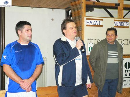 Dr. Pápai György megnyitja a mikulás-kupát Dr. Pápai György megnyitja a mikulás-kupát