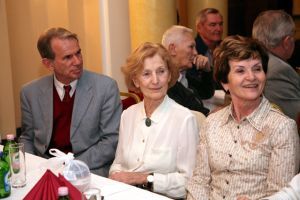 Bakonyi Péter és Tass Olga Jakabházyné Mező Mária társaságában obk_bakonyi_tass1_28_20080226105628_249.jpg