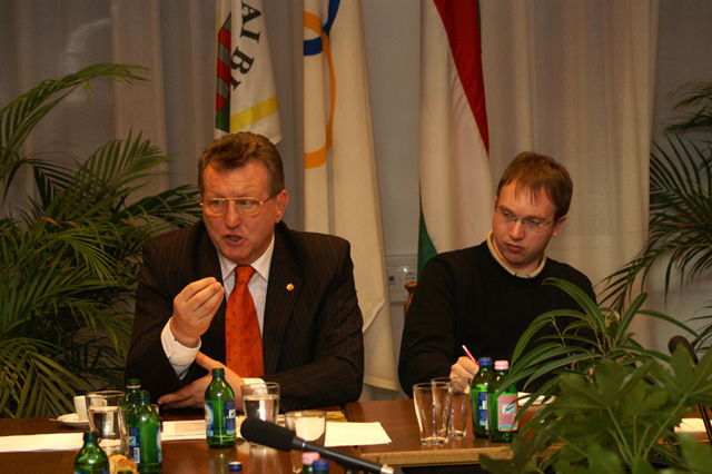 pekingestek_hegedus_738_20080207103933_774.jpg