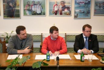 Deák Attila főtitkár, Papp Sándor szakmai igazgató, Patay László elnök , a Tenisz Szövetség képviselői az egyeztetésen (Fotó: Kelemen Nóra, a Canon támogatásával) egyeztetes_tenisz_297_20080319115450_843.jpg