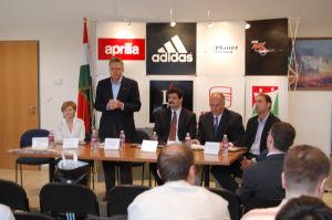 Császári Attila a MOB alelnökeként méltatta a 16 éves múltra visszatekintő tömegsport sorozatot dsc_0880_498_20080428175547_363.jpg