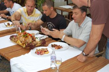 A játékosok és a vezetők egyöntetü véleménye volt, hogy ez egy igazán haladas_menu_66_2008052384247_523.JPG