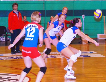 A Vasas 3:1-re győzött az NRK- Nyíregyháza otthonában a női röplabda NB I Liga döntőjének ötödik mérkőzésén, így 3:2-es összesítéssel megnyerte az aranyérmet. Az óbudaiak éppen a tavaly duplázó szabolcsiak ellen szerezték meg az elsőséget a Magyar Kupában és a bajnokságban is