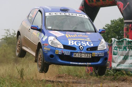 Veszprém Rallye. A Kőváry Barna és Szentiványi Szabolcs dobogóra állna a hétvégén sorra kerülő Veszprém-ralin.  A csapat módosított autóval készül az évad talán legmelegebb és legnehezebb versenyére