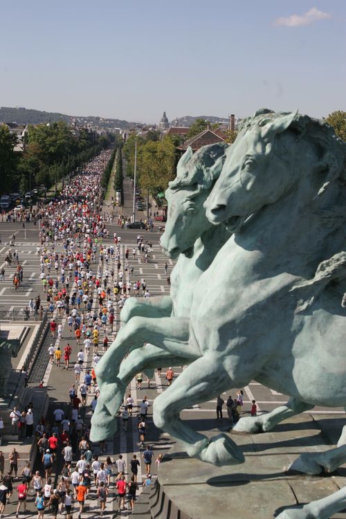 Sport - Szeptember 7-én elrajtol a 23. Nike Budapest Nemzetközi Félmaraton több ezres mezőnye, hogy Budapest utcáin teljesítsék a 21, 097 kilométer hosszú futótávot.