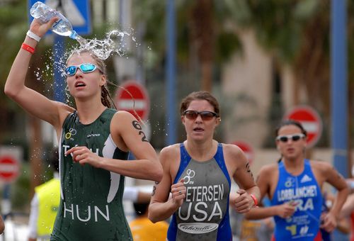 A 18 éves triatlonista, Tóth Zsófia, egyéniben negyedik, váltóban pedig bronzérmes lett a spanyolországi Pulpiban megrendezett U23-as triatlon Európa-bajnokságon. A 18 éves triatlonista, Tóth Zsófia, egyéniben negyedik, váltóban pedig bronzérmes lett a spanyolországi Pulpiban megrendezett U23-as triatlon Európa-bajnokságon.