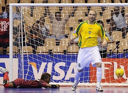 futsal_play_648_20081007171215_576.jpg futsal_play_648_20081007171215_576.jpg