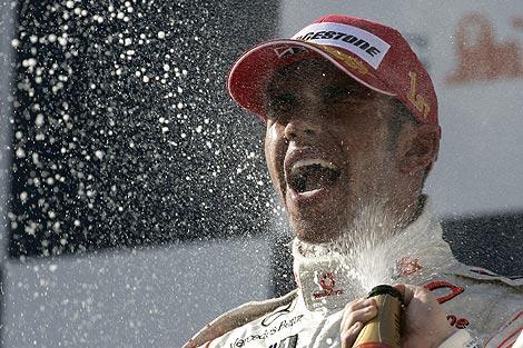 hamilton_champagne_486_20081030171040_968.JPG hamilton_champagne_486_20081030171040_968.JPG