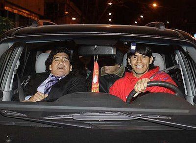 maradona_aguero_375_20081008210224_806.jpg