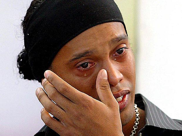 ronaldinho_cry_813_20081106182803_229.jpg ronaldinho_cry_813_20081106182803_229.jpg