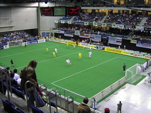 Ezek a srácok tényleg szeretik a futballt.