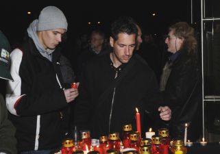 Mécseseket gyújtottak a labdarúgók