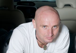 Kuttor ismét ágynak dőlt