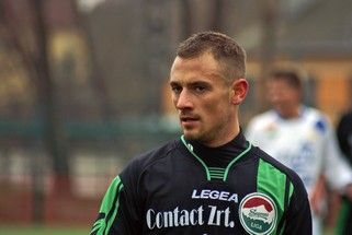 Csontos Zoli nem pókerezik, viszont pecázik