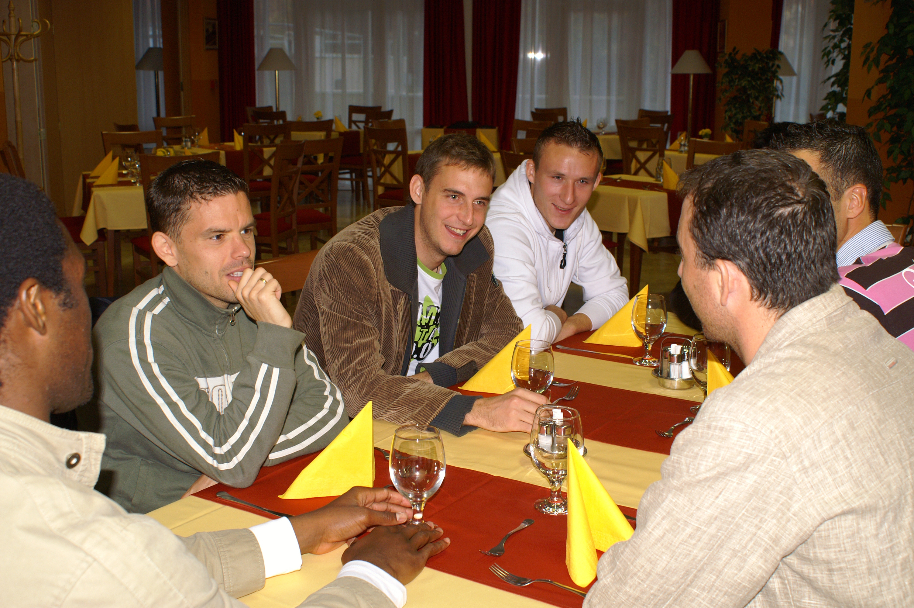 A 27 éves középpályás apa lett