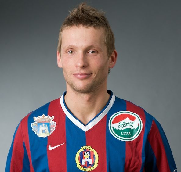 Csupán Polonkai dőlt ki a sorból