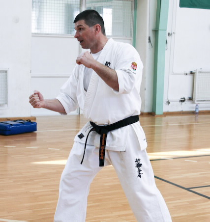Sensei Tóth Tibor,a felütés bemutatása közben 