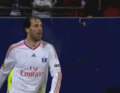 Van Nistelrooy szorult helyzetből szerezte a Hamburg második gólját