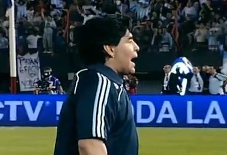 Maradona nem törődik a sajtóval
