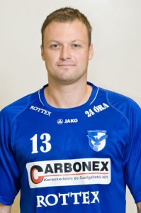 Amint leveszik a gipszet, elkezd futni