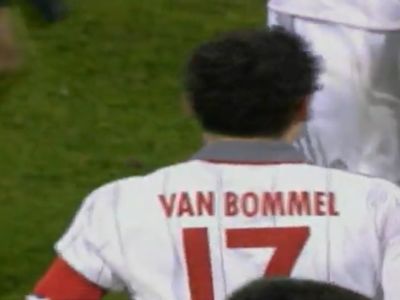 Van Bommel gólja is kellett a továbbjutáshoz a Fiorentina ellen