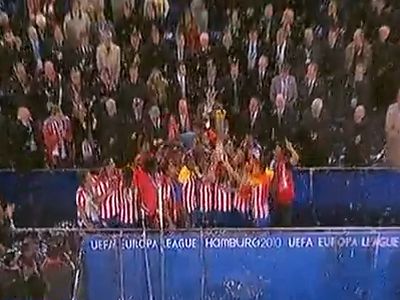 Az Atletico játékosai emelhették magasba a trófeát