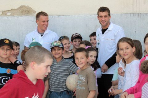 Dlusztus itthon maradt
