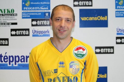 László megduplázta