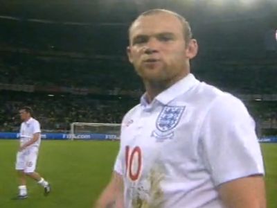 Rooney mondta meg a magáét a brit szurkolóknak a füttykoncert miatt