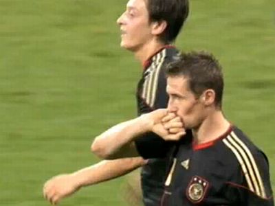 Klose két gólt szerzett