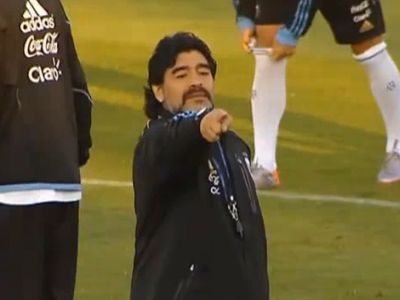 Maradona ragaszkodik embereihez