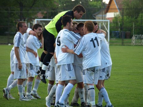 Nagy a jövés menés