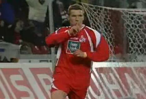 A Milant érdekli Podolski