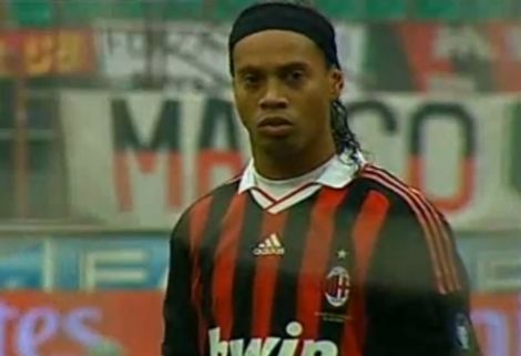 Galliani: Ronaldinho marad!