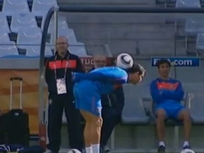 Cristiano Ronaldo már a labdával foglalkozik