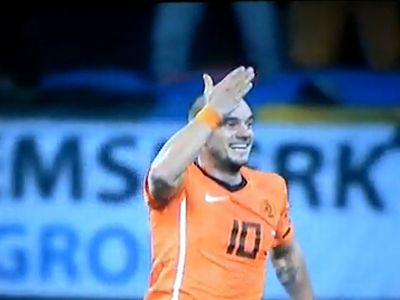 Sneijder - tőle szokatlan módon - fejjel volt eredményes