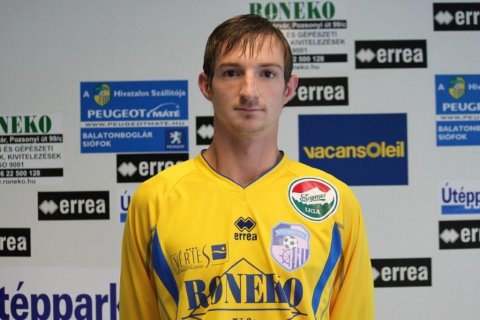 Fehér Sitkura készül Fehér Zsolt, a Siófok játékosa