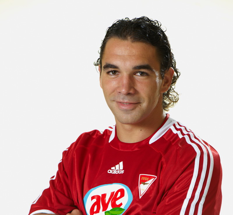 Máté Péter jogosulatlan játszott