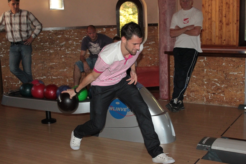 Haladás bowling