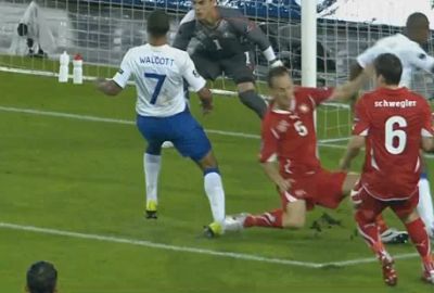 Walcott a Svájc elleni EB-selejtezőn sérült meg