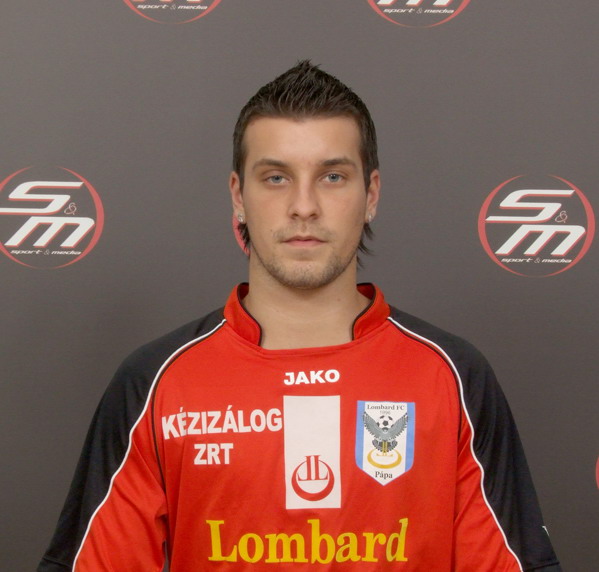 Szabó maradna