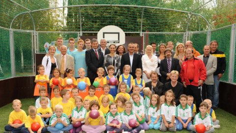 A kőbányai futballpályák átadásán Borkai Zsolt MOB elnök is részt vett sport támogatás TAO